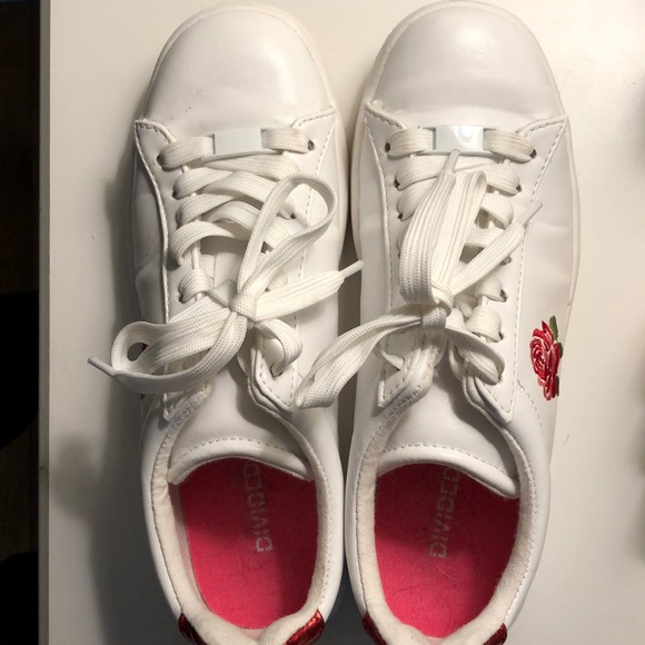 Sneakers - Picture 1 of 5